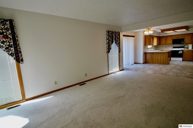 2001 Dana Lane, Papillion, NE 68133