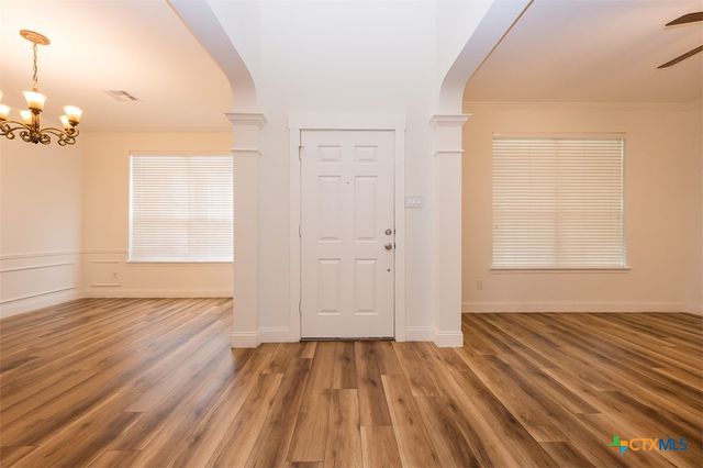 303 Crowfoot Drive, Harker Heights, TX 76548