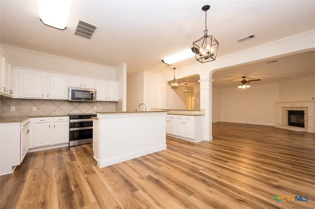 303 Crowfoot Drive, Harker Heights, TX 76548
