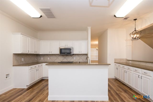 303 Crowfoot Drive, Harker Heights, TX 76548