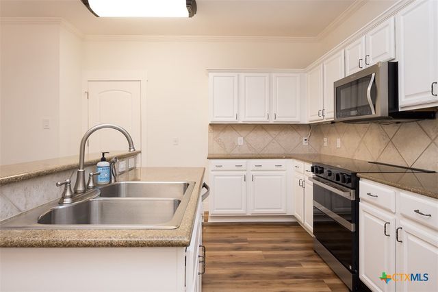 303 Crowfoot Drive, Harker Heights, TX 76548