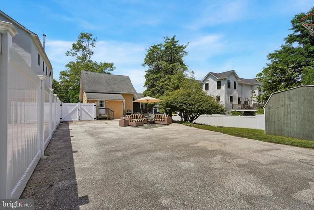 971 HENRY AVE, Wayne, PA 19087