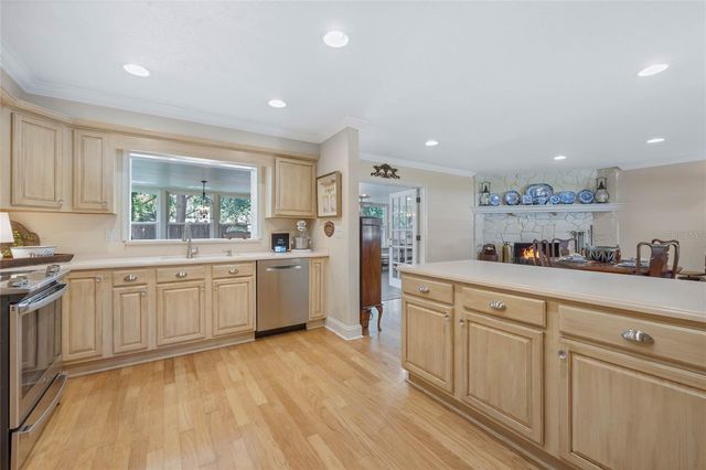 3015 DAWLEY AVENUE, Orlando, FL 32806