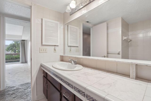 1218 Lake Shore, B, Columbus, OH 43204