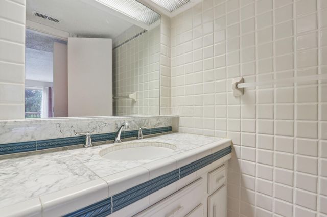 1218 Lake Shore, B, Columbus, OH 43204