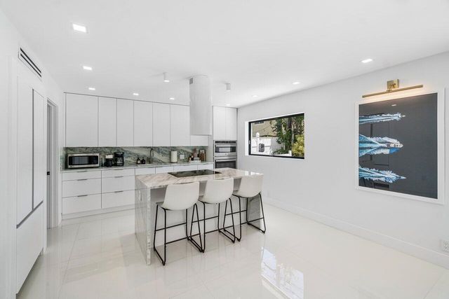 2724 N Ocean Boulevard, Fort Lauderdale, FL 33308