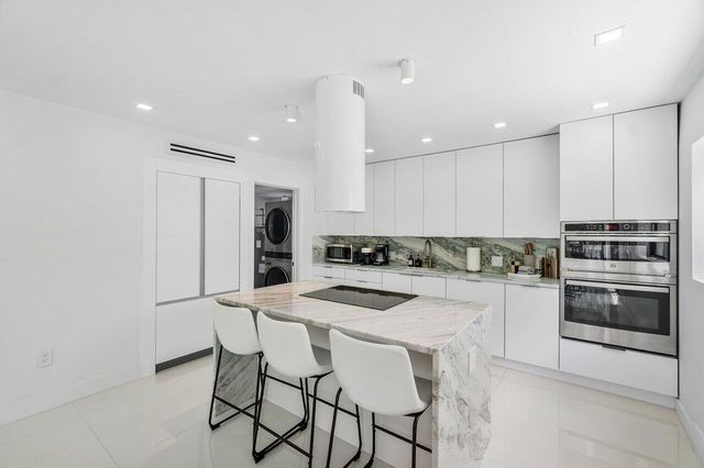 2724 N Ocean Boulevard, Fort Lauderdale, FL 33308
