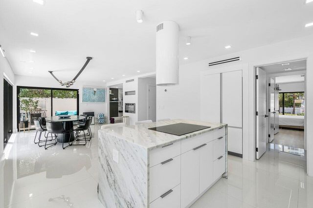 2724 N Ocean Boulevard, Fort Lauderdale, FL 33308