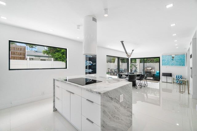 2724 N Ocean Boulevard, Fort Lauderdale, FL 33308