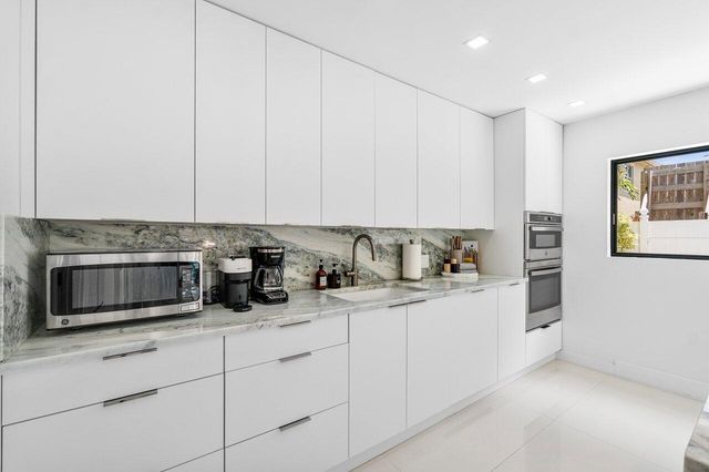 2724 N Ocean Boulevard, Fort Lauderdale, FL 33308