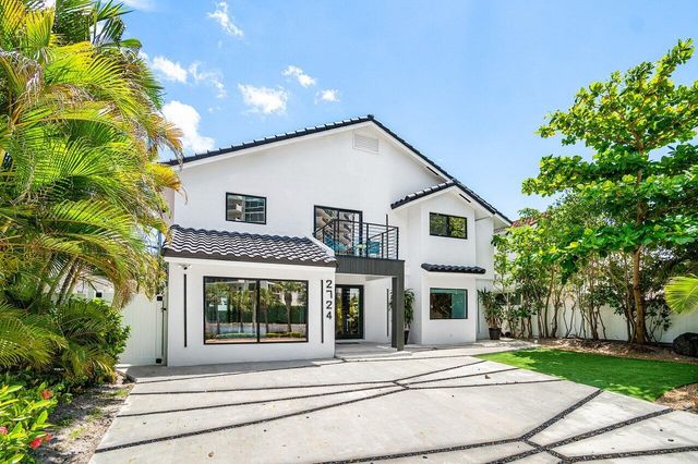 2724 N Ocean Boulevard, Fort Lauderdale, FL 33308
