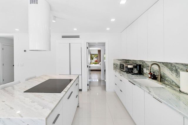 2724 N Ocean Boulevard, Fort Lauderdale, FL 33308
