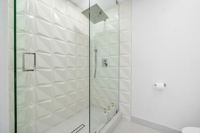 2724 N Ocean Boulevard, Fort Lauderdale, FL 33308
