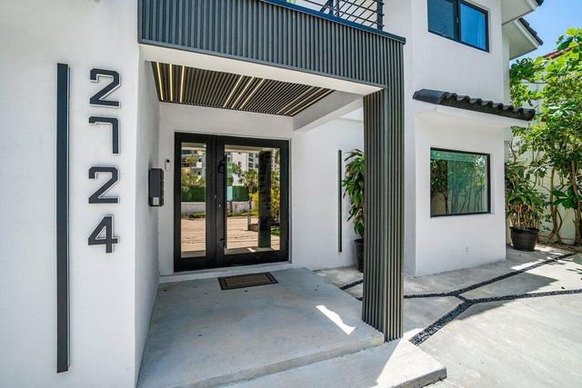2724 N Ocean Boulevard, Fort Lauderdale, FL 33308