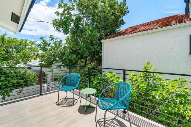 2724 N Ocean Boulevard, Fort Lauderdale, FL 33308