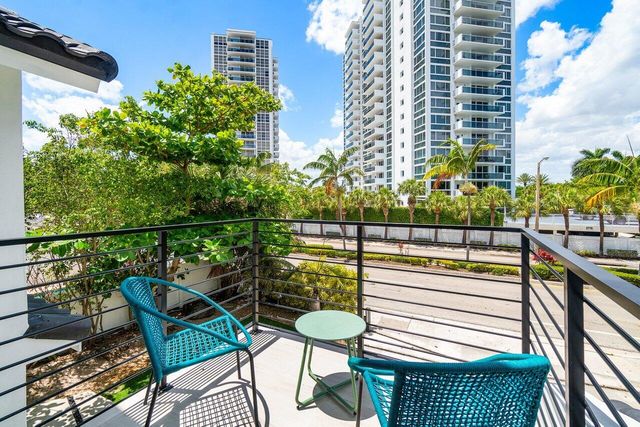 2724 N Ocean Boulevard, Fort Lauderdale, FL 33308