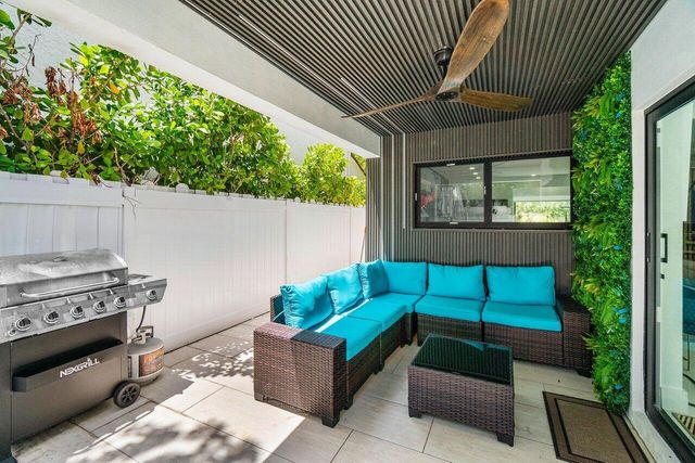 2724 N Ocean Boulevard, Fort Lauderdale, FL 33308