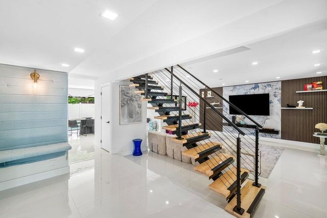 2724 N Ocean Boulevard, Fort Lauderdale, FL 33308