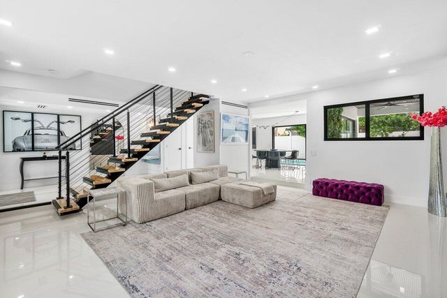 2724 N Ocean Boulevard, Fort Lauderdale, FL 33308