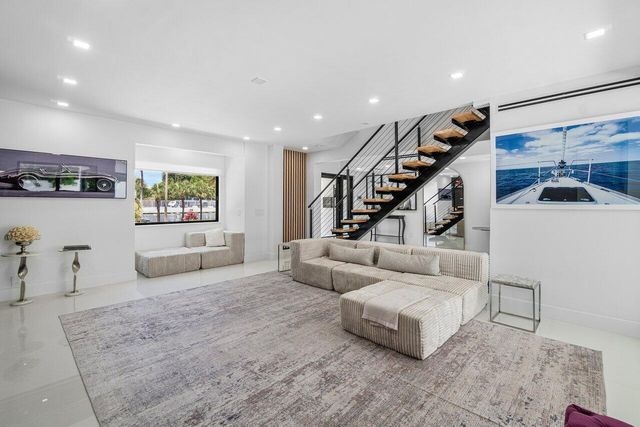 2724 N Ocean Boulevard, Fort Lauderdale, FL 33308