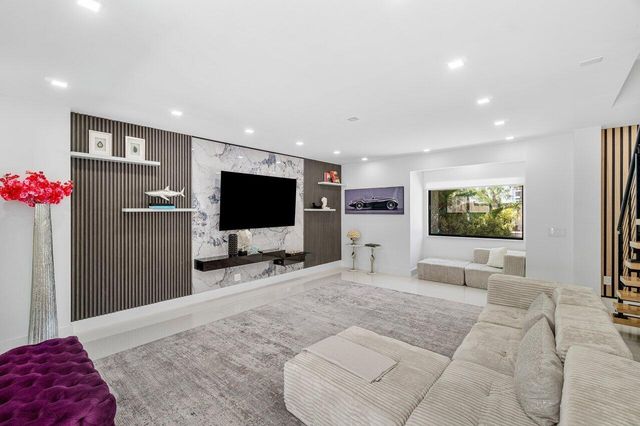 2724 N Ocean Boulevard, Fort Lauderdale, FL 33308