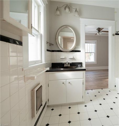 1012 Lexington Avenue, Greensboro, NC 27403