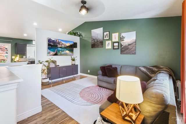 188 Cougar Ct, Nampa, ID 83686