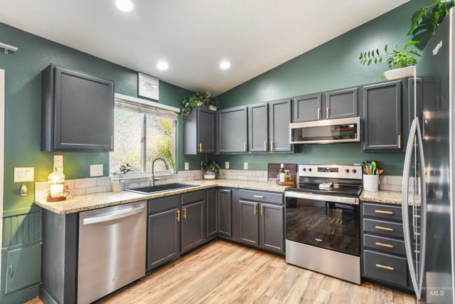 188 Cougar Ct, Nampa, ID 83686