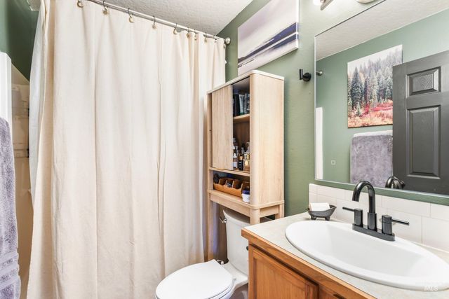 188 Cougar Ct, Nampa, ID 83686