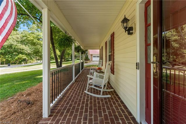 1486 Old Coach Road, Kernersville, NC 27284