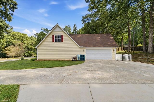 1486 Old Coach Road, Kernersville, NC 27284