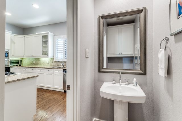2411 N Hall Street 31, Dallas, TX 75204