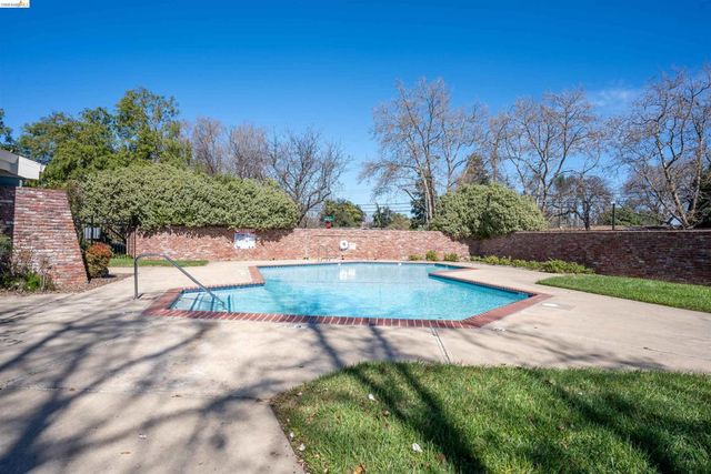 1260 Pine Creek Way I, Concord, CA 94520