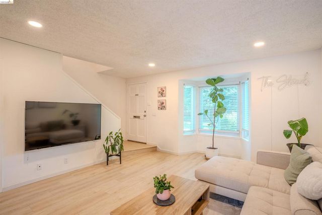 1260 Pine Creek Way I, Concord, CA 94520