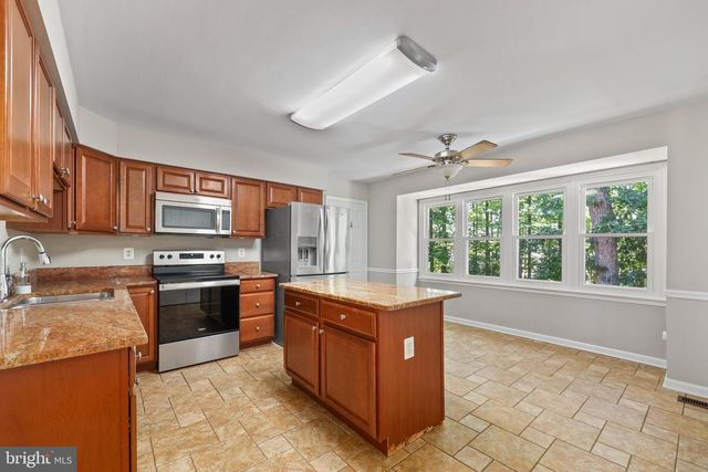 909 BROAD OAKS DR, Herndon, VA 20170