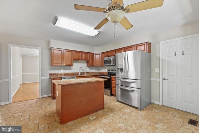 909 BROAD OAKS DR, Herndon, VA 20170