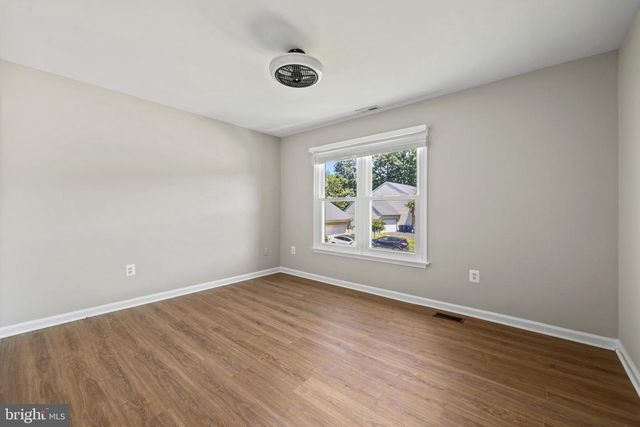 909 BROAD OAKS DR, Herndon, VA 20170