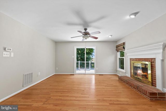 909 BROAD OAKS DR, Herndon, VA 20170