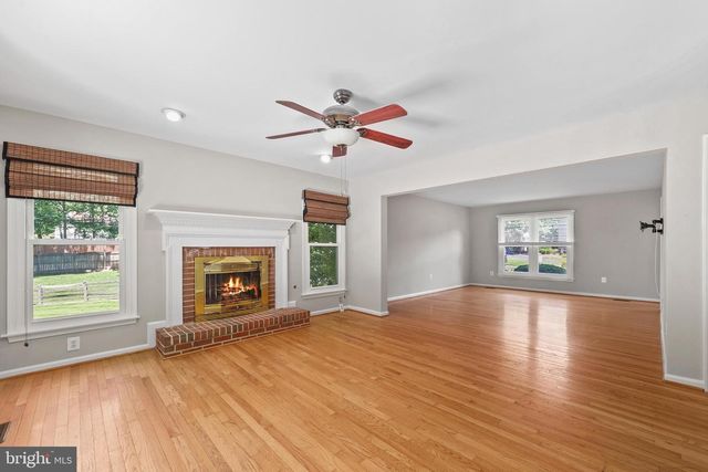 909 BROAD OAKS DR, Herndon, VA 20170