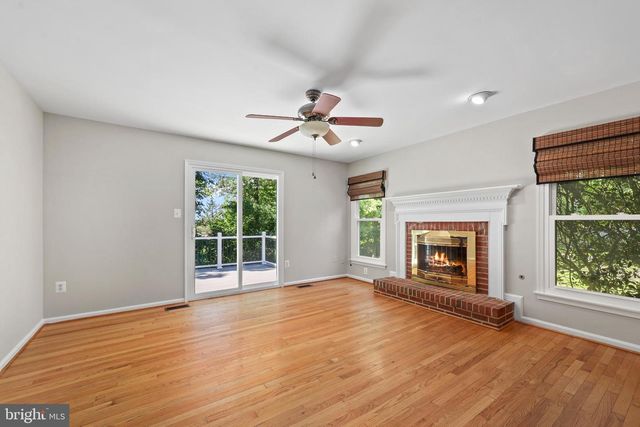 909 BROAD OAKS DR, Herndon, VA 20170