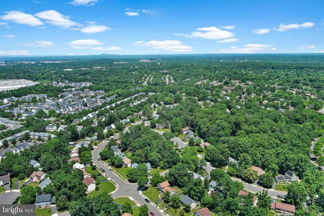 909 BROAD OAKS DR, Herndon, VA 20170