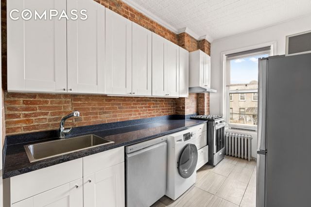 250 E 25th Street, New York City, NY 11226