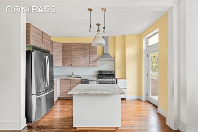 250 E 25th Street, New York City, NY 11226