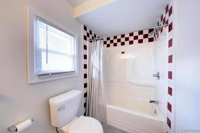 1597 W Saratoga Street, Ferndale, MI 48220