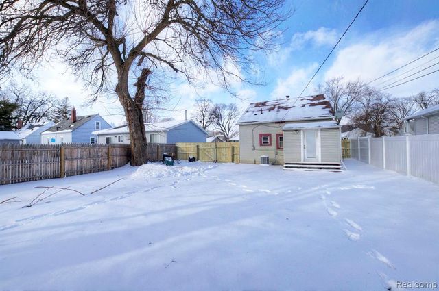 1597 W Saratoga Street, Ferndale, MI 48220