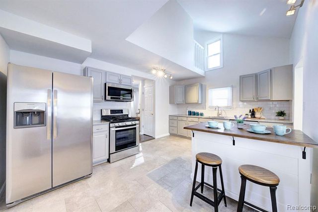 1597 W Saratoga Street, Ferndale, MI 48220