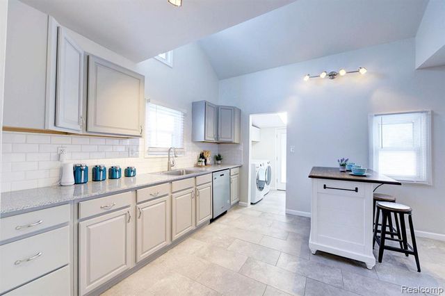 1597 W Saratoga Street, Ferndale, MI 48220