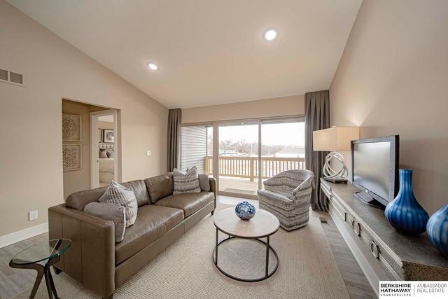 17041 Hawthorne Avenue, Omaha, NE 68118