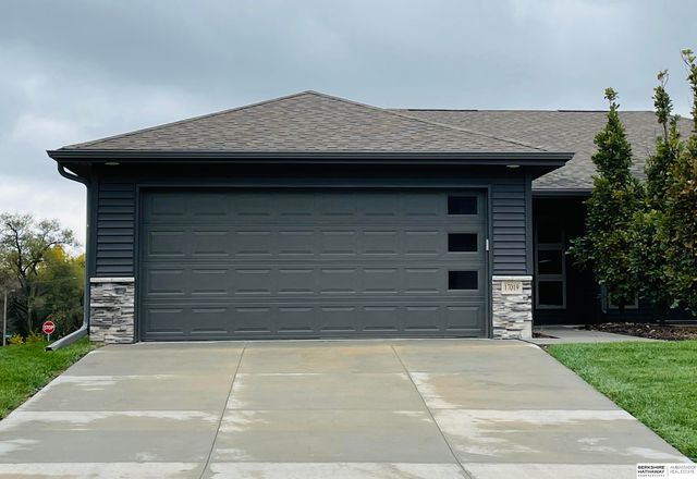 17041 Hawthorne Avenue, Omaha, NE 68118