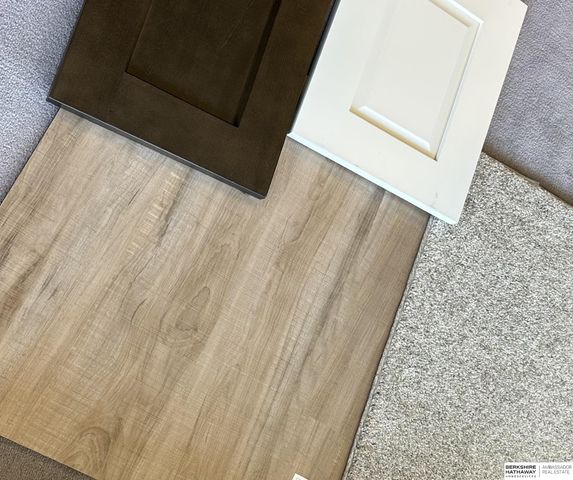 17041 Hawthorne Avenue, Omaha, NE 68118